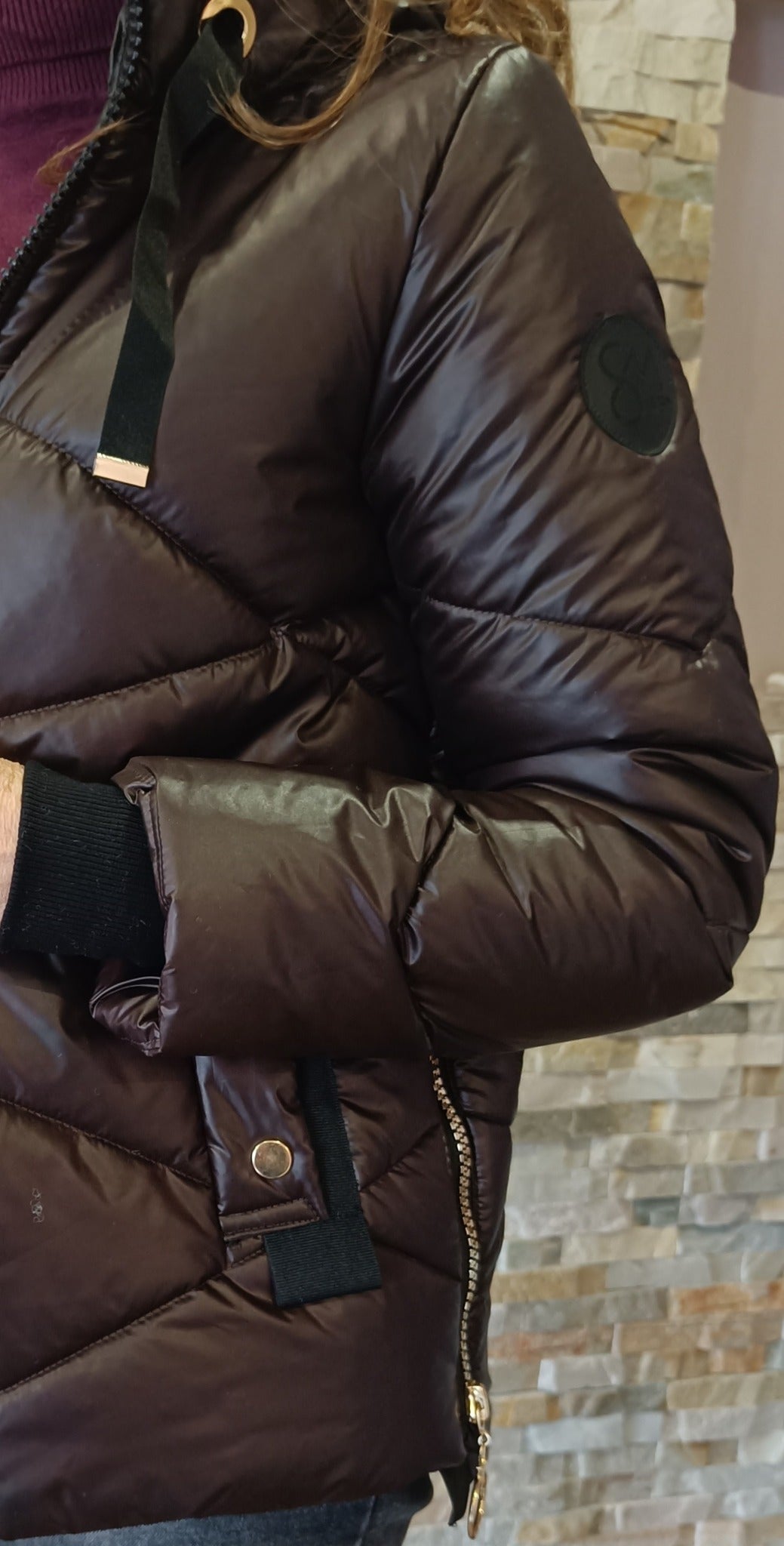 Geacă scurtă matlasată cu fermoare decorative