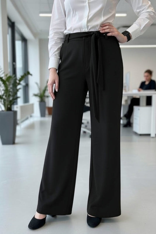Pantaloni office evazați de damă cu cordon, negri – vedere din față, întreagă