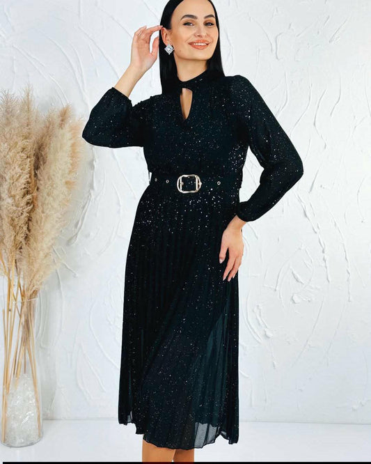 Rochie de ocazie de damă neagră, cu sclipici și fustă plisată – vedere din lateral