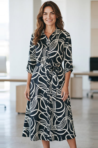 Rochie tip cămașă de damă neagră cu imprimeu abstract, guler cămașă – purtată