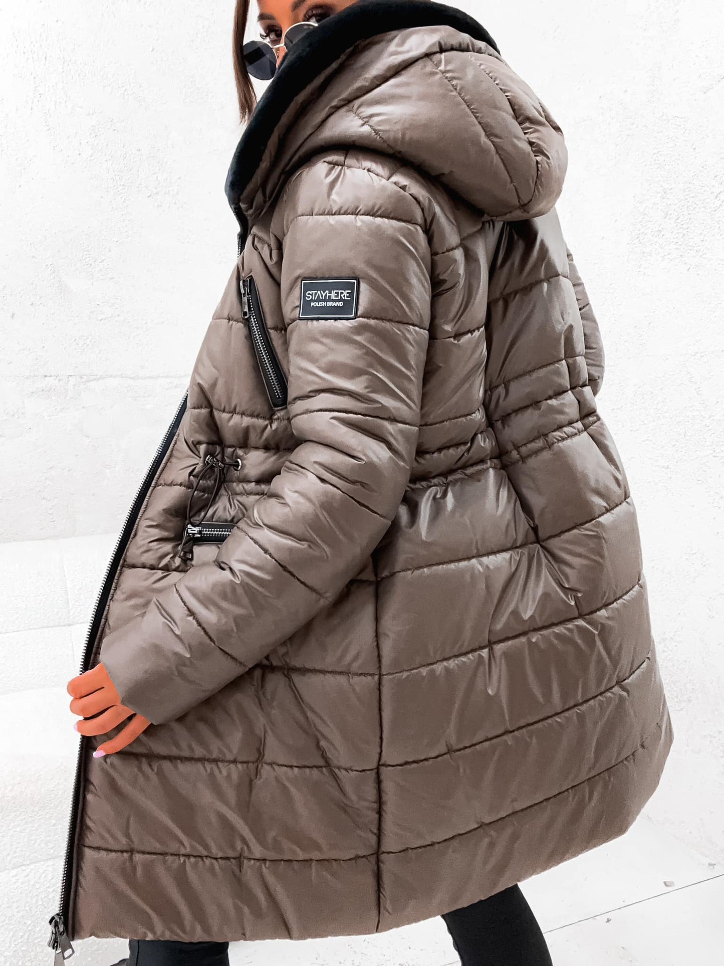 Geacă Matlasată Lung Cu Fermoare și Glugă Marou