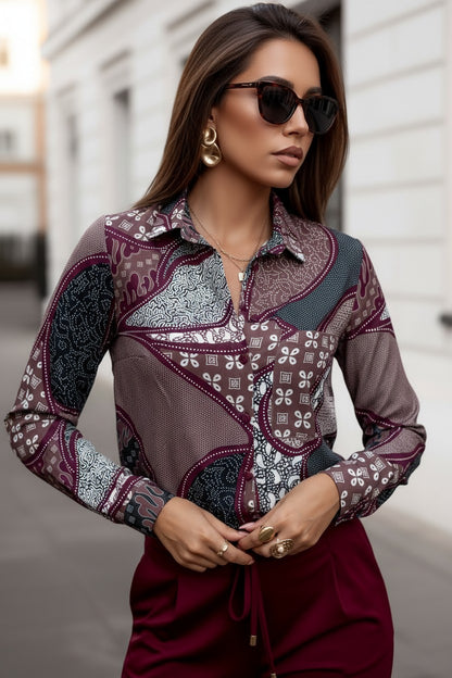 Cămașă elegantă de damă cu imprimeu patchwork bordo – vedere din față