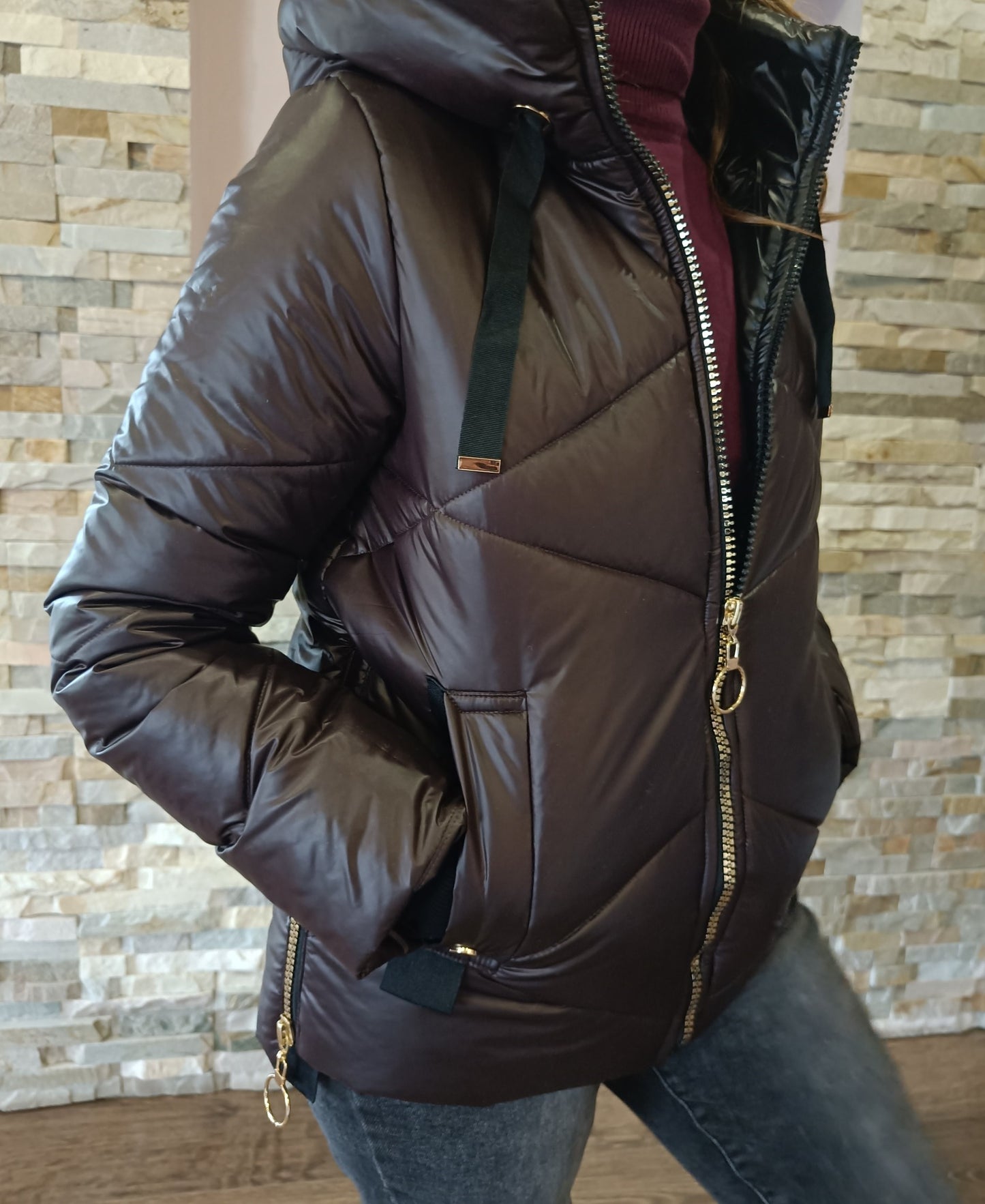 Geacă scurtă matlasată cu fermoare decorative