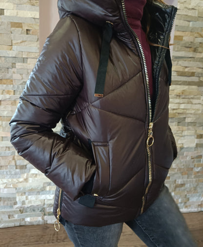 Geacă scurtă matlasată cu fermoare decorative