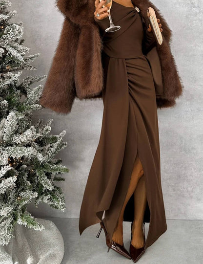 Rochie Elegantă Maro ciocolatiu cu Drapaje și Broșă Florală