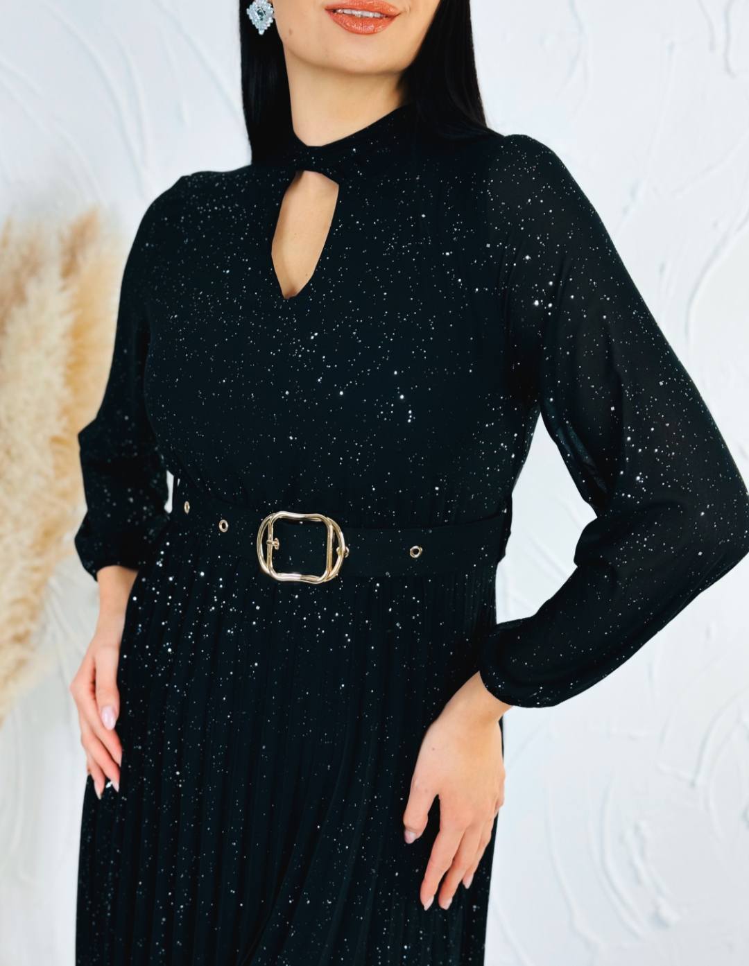 Rochie de Ocazie Neagră cu Sclipici și Detalii Plisate