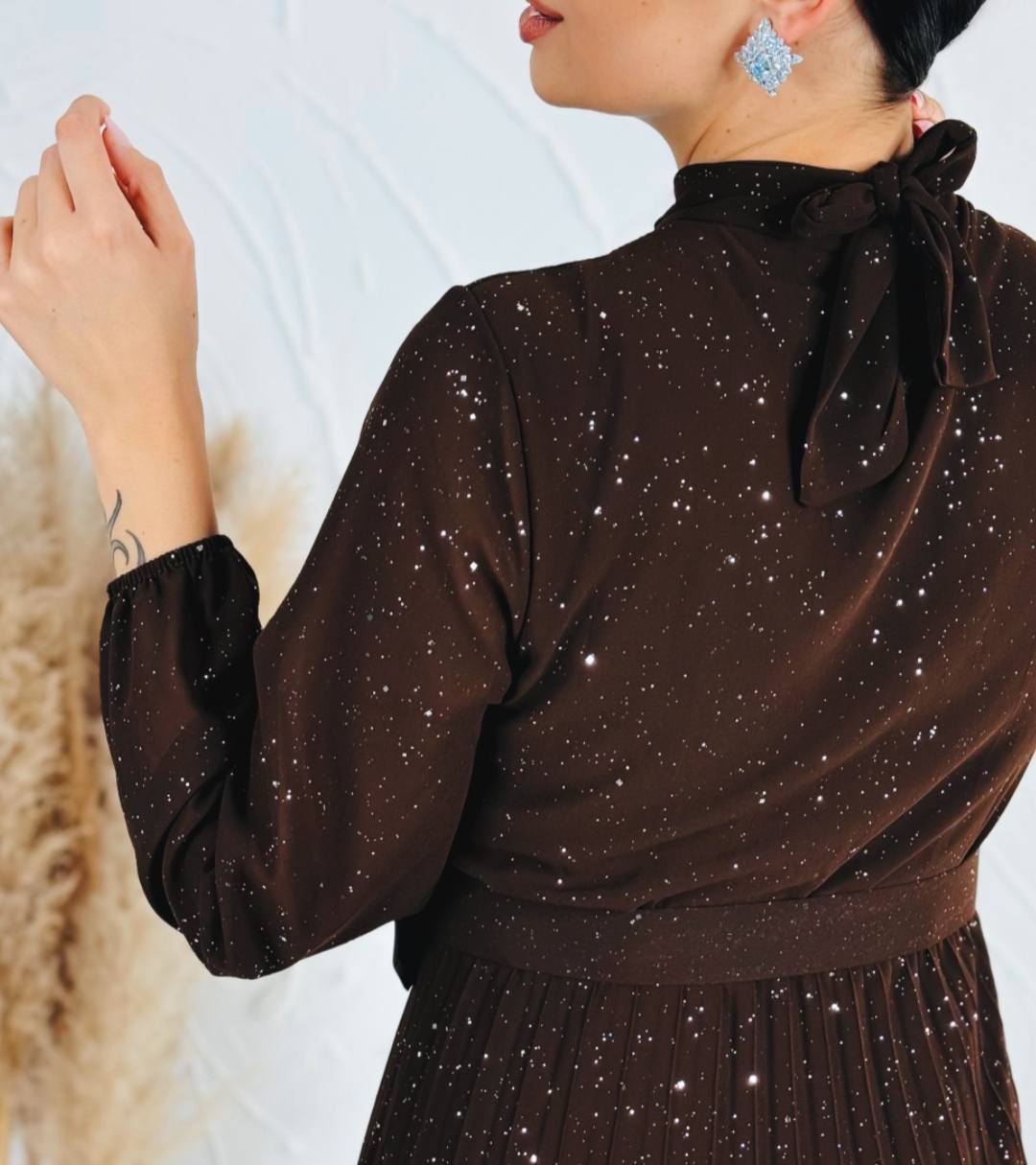 Rochie de Ocazie Marou cu Sclipici și Detalii Plisate