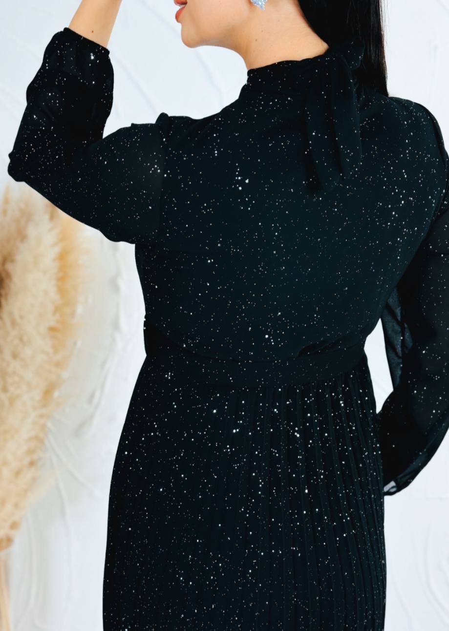 Rochie de Ocazie Neagră cu Sclipici și Detalii Plisate