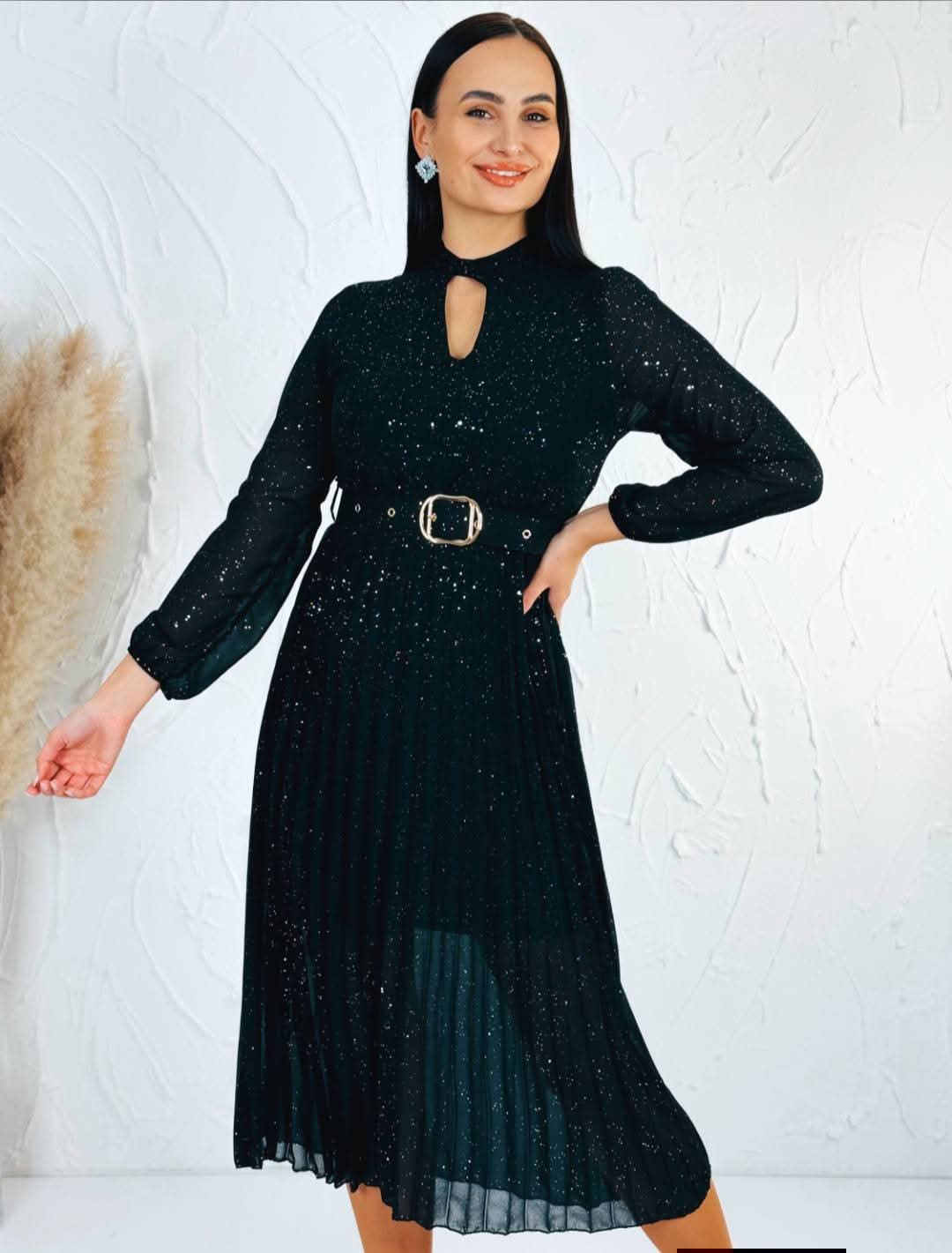 Rochie de Ocazie Neagră cu Sclipici și Detalii Plisate