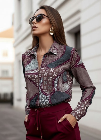 Cămașă elegantă de damă cu imprimeu patchwork bordo – vedere din lateral