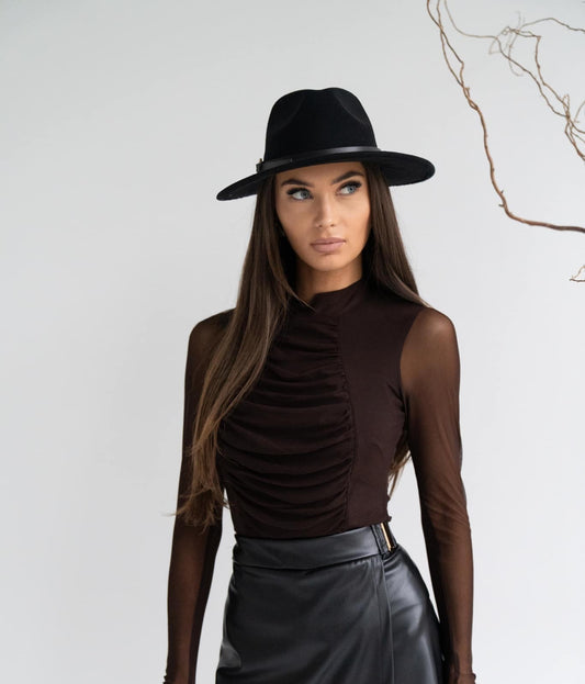 Bluză Elegantă Marou cu Detalii Drapeate și Mâneci din Mesh