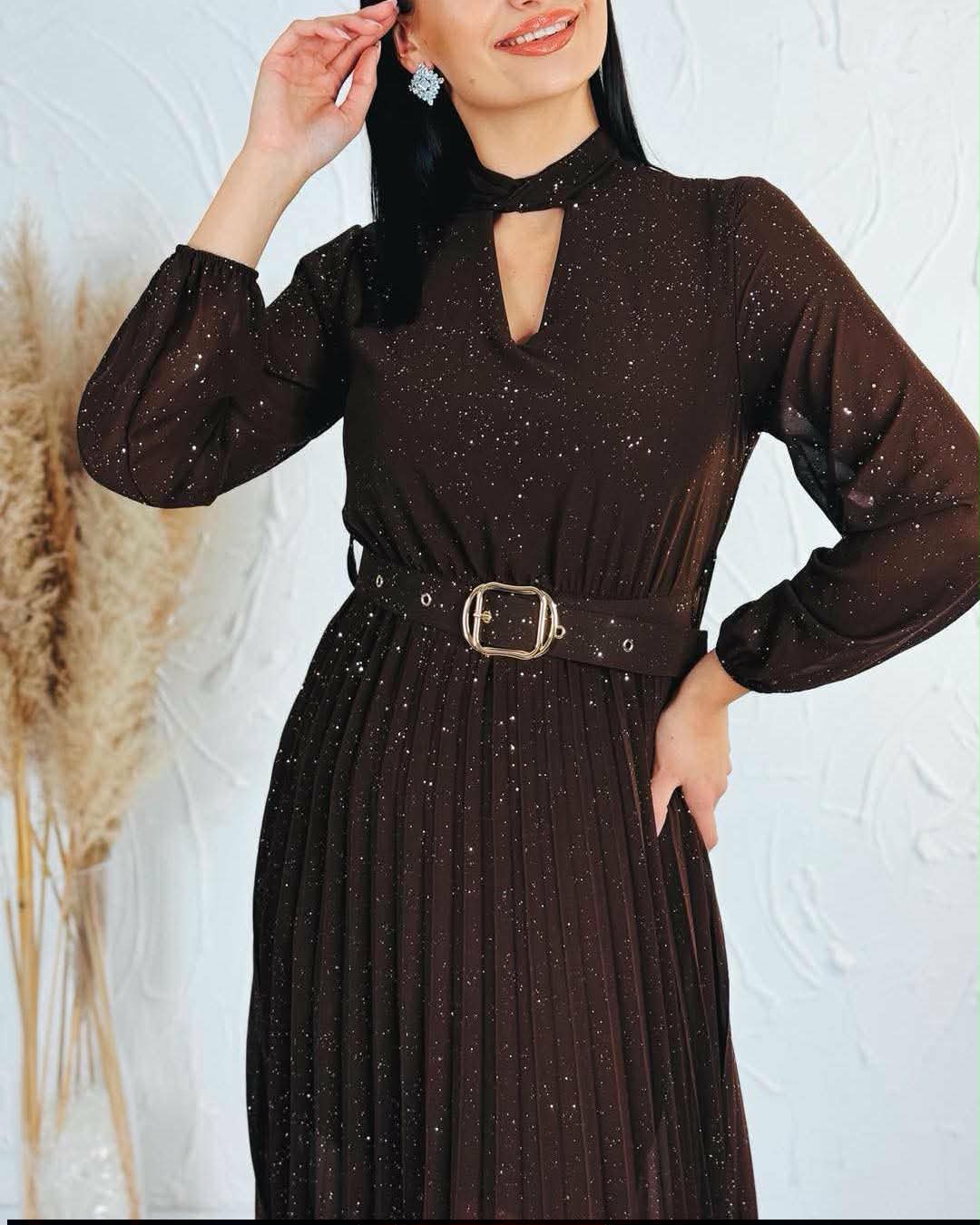 Rochie de Ocazie Marou cu Sclipici și Detalii Plisate