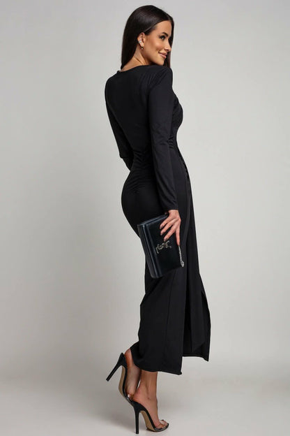 Rochie Elegantă Neagră cu Drapaje și Broșă Florală