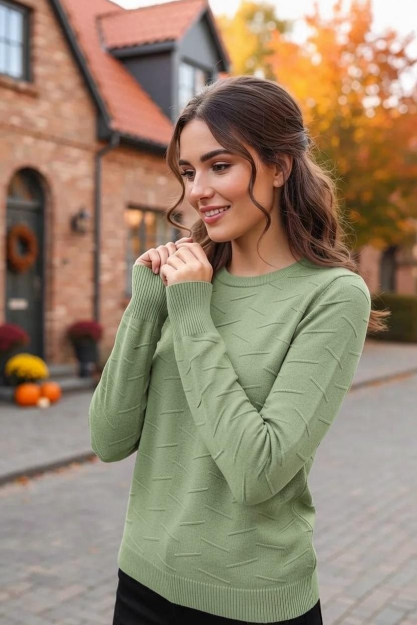 Pulover tricotat de damă verde salvie cu manșete striate – detaliu