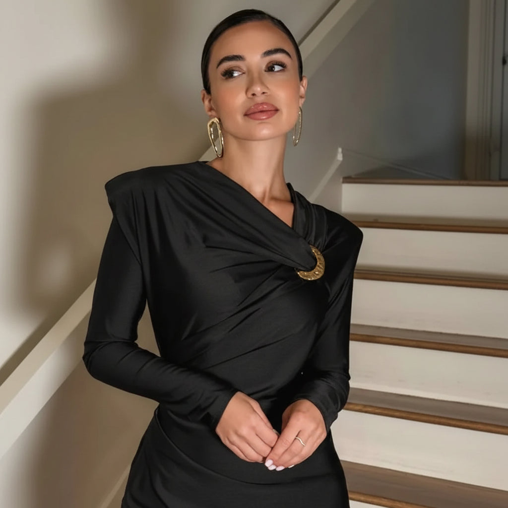 Rochie Midi Elegantă Neagră cu Detaliu Metalic