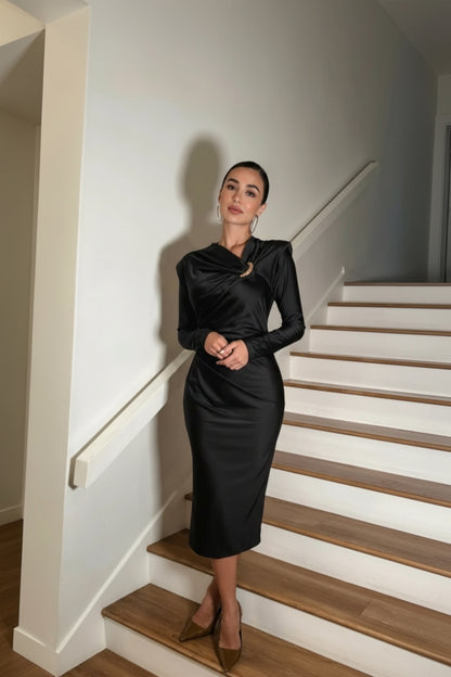 Rochie Midi Elegantă Neagră cu Detaliu Metalic