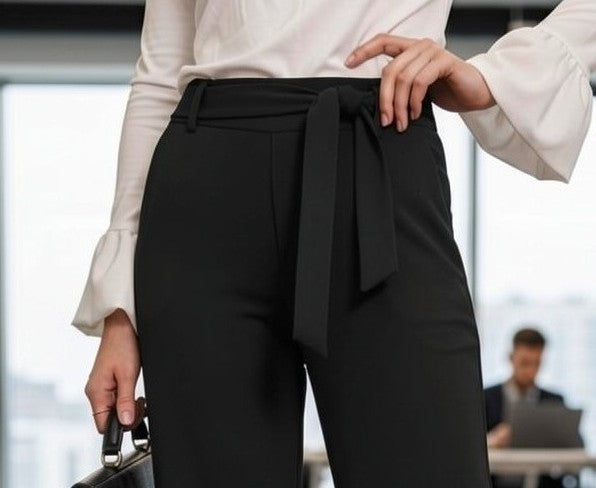 Pantaloni office evazați de damă cu cordon, negri – detaliu cordon în talie